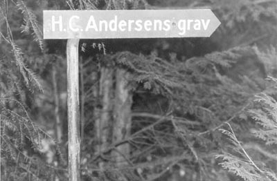 [To H.C.Andersen’s Grave]
